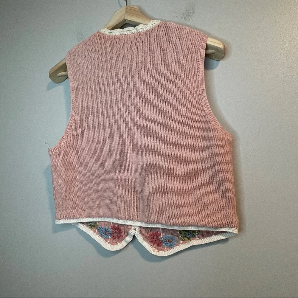 Vintage IVY Floral Embroidered Pink Knit Vest - Picture 2 of 5